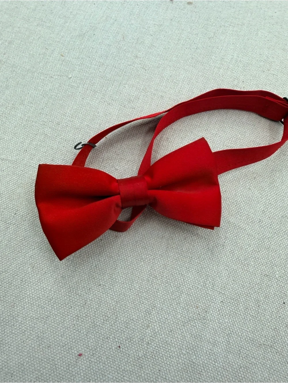 Classic Red Pre-Tied Bow Tie for Men